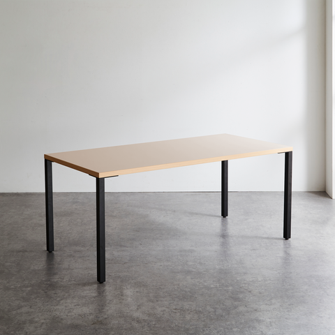 天板サイズ:幅165×奥行80cm、脚:ストレート