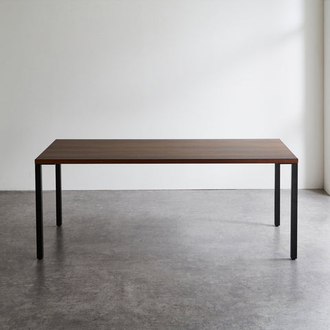 天板サイズ:幅180×奥行85cm、脚:ストレート