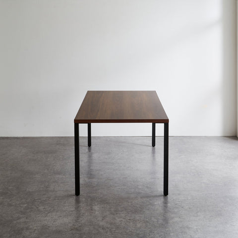 天板サイズ:幅180×奥行85cm、脚:ストレート