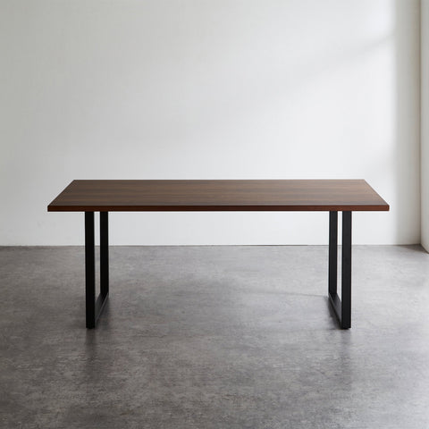 天板サイズ:幅180×奥行85cm、脚:ストレート