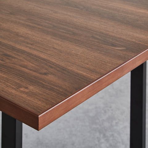 天板の縁にはパイン無垢材を使用